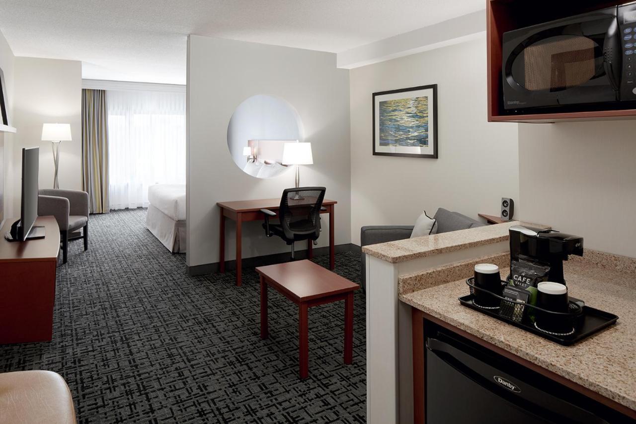Fairfield Inn & Suites By Marriott Montreal Airport Dorval Zewnętrze zdjęcie